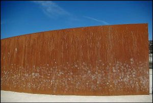 «Le lyrisme, même le plus moderne, est l'ultime refuge de l'aura.» - Clara Clara, sculpture de Richard Serra au jardin des Tuileries, mars 2009 «Le lyrisme, même le plus moderne, est l'ultime refuge de l'aura.» - Clara-Clara, sculpture de Richard Serra au jardin des Tuileries, mars 2009