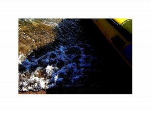 Les eaux se brisent- toutes blanches