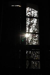 Entendre par tous ceux qui ont part au soleil Et voient dans la lumière un jour engendrer l'autre