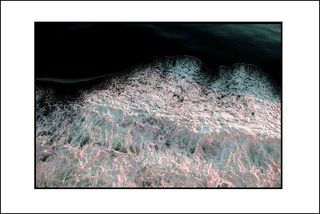 La mer se décolore et le rouge domine