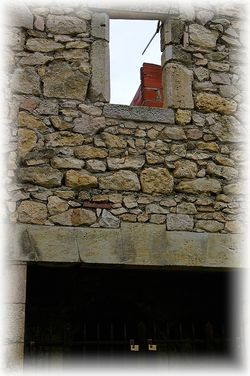 Je vais jusqu'à la fin du mur chercher un nom obscurq