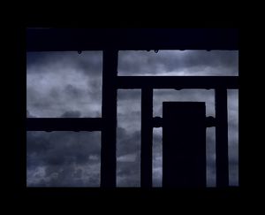 Dans l’espace de lumière noire je cherche à renaître