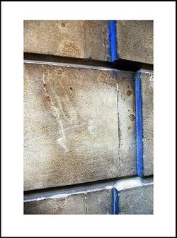 Pourtant, malgré la faille, le bleu, toujours,