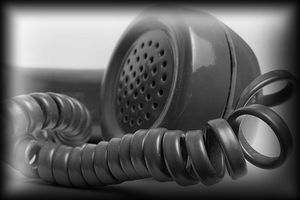 Face à un téléphone non raccroché