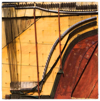 INTERIEUR D'UN PIANO FAÇON RAUCHENBERG 