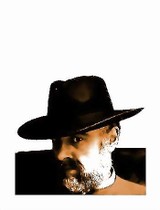 Son_chapeau__larges_bords
