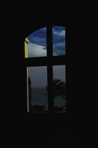 Milo De Angelis | [A volte, sull&rsquo;orlo della notte]